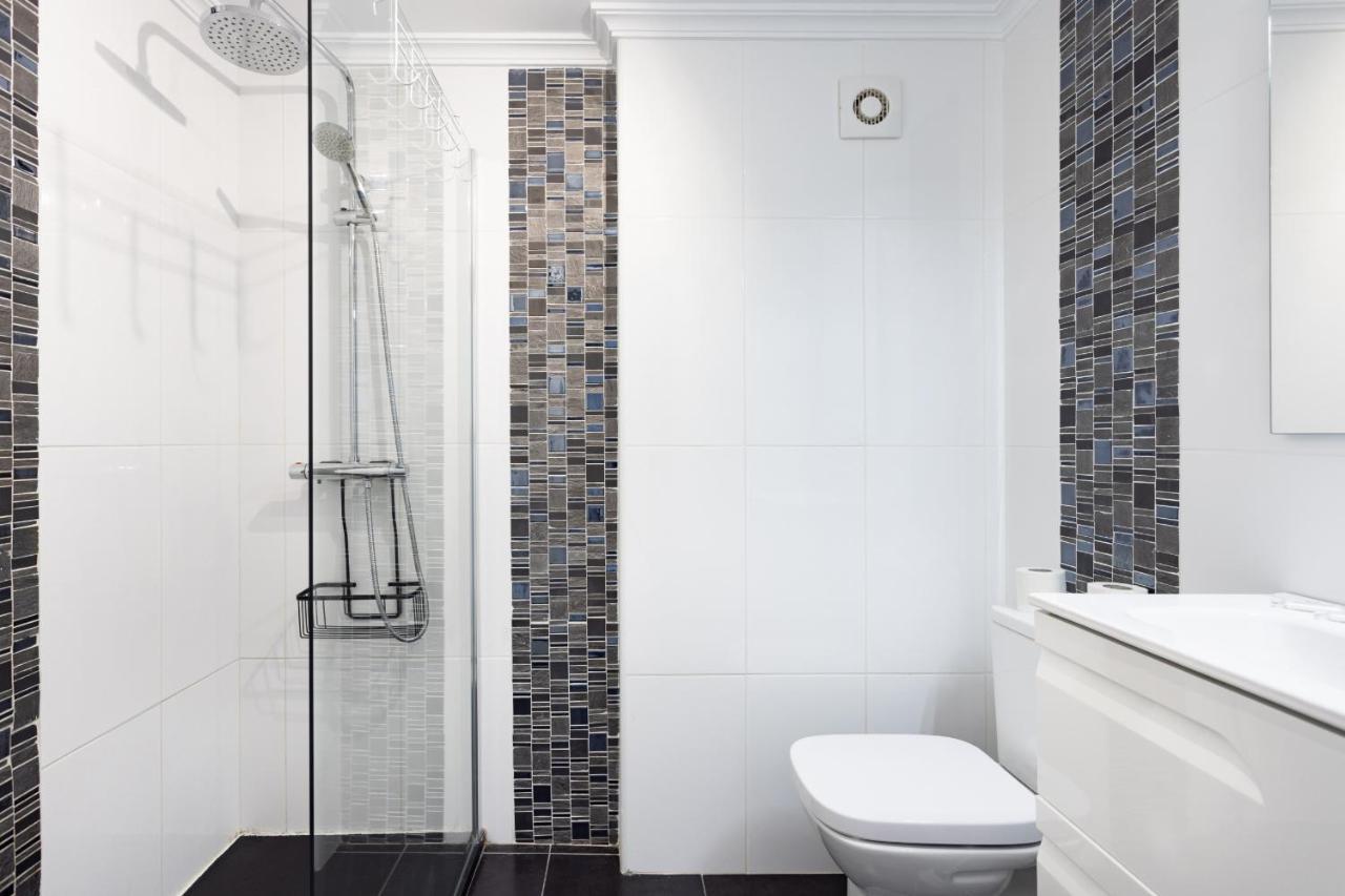 Black And White Apartment Free Wifi Los Cristianos  Luaran gambar