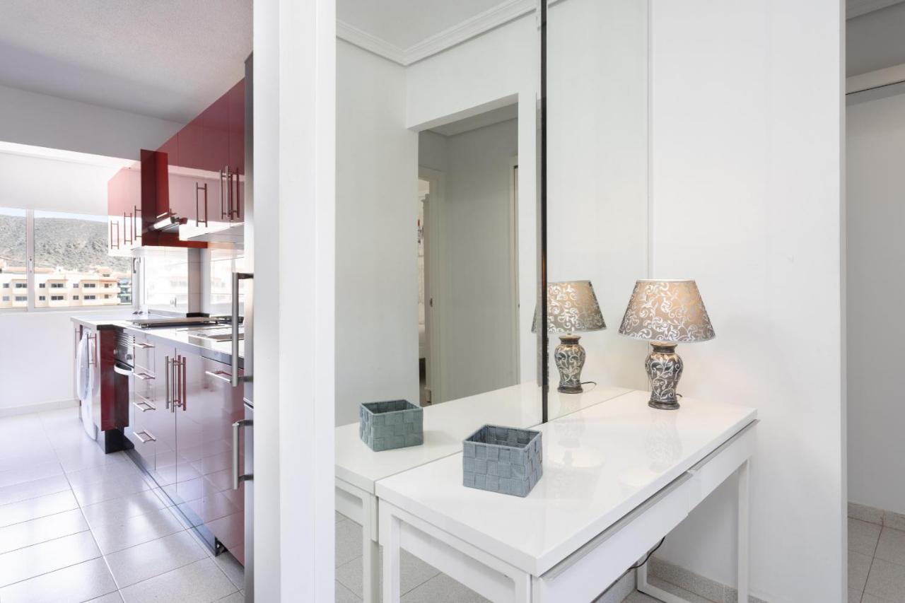 Black And White Apartment Free Wifi Los Cristianos  Luaran gambar