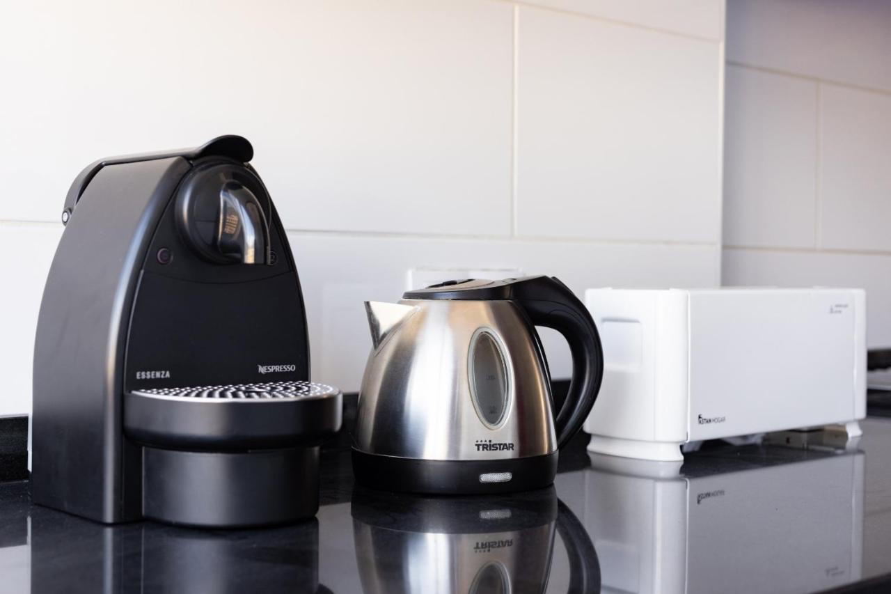 Black And White Apartment Free Wifi Los Cristianos  Luaran gambar