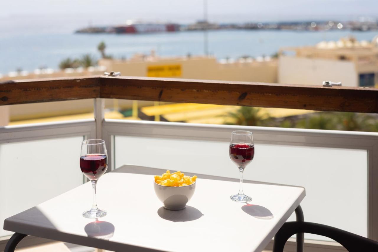 Black And White Apartment Free Wifi Los Cristianos  Luaran gambar