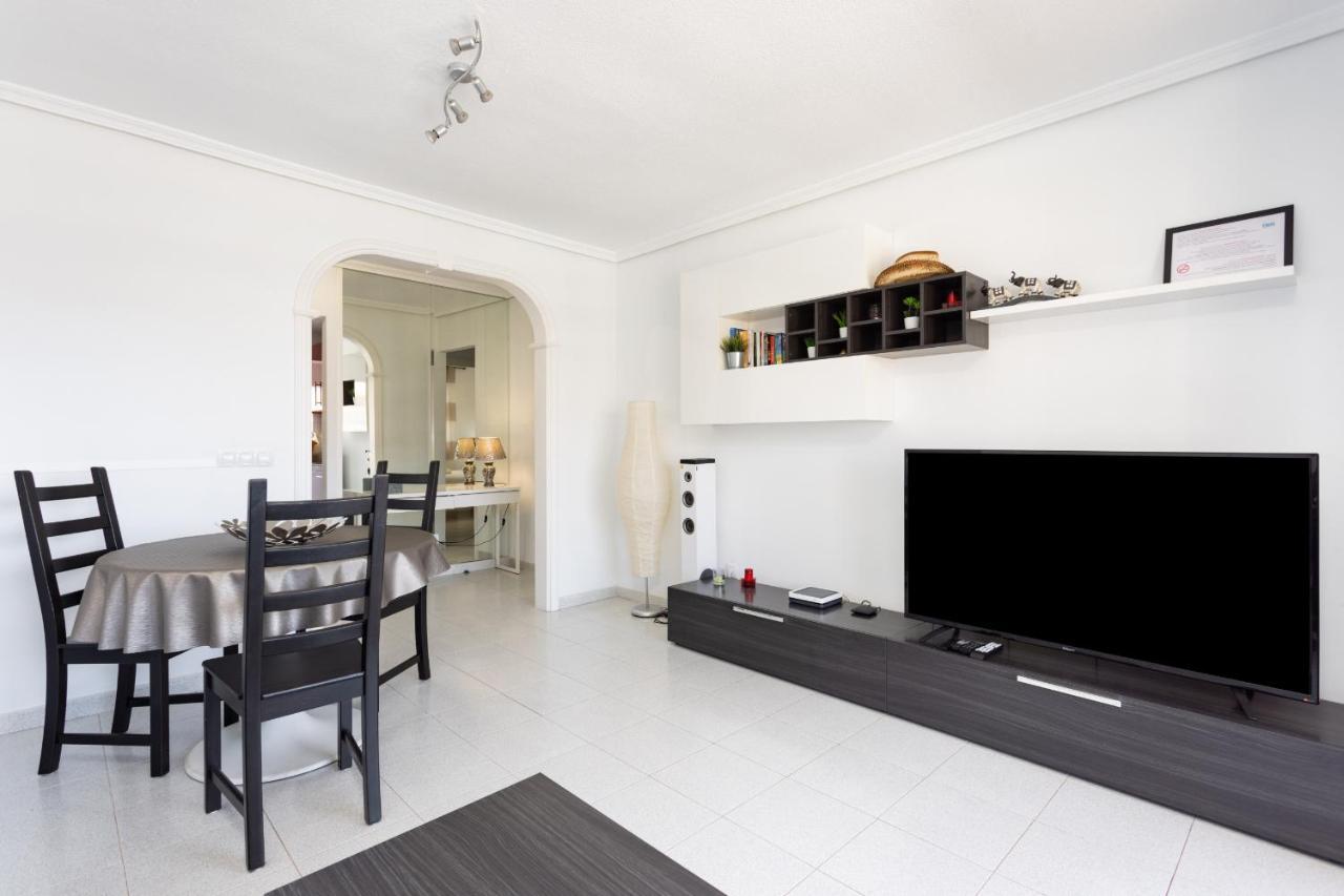 Black And White Apartment Free Wifi Los Cristianos  Luaran gambar