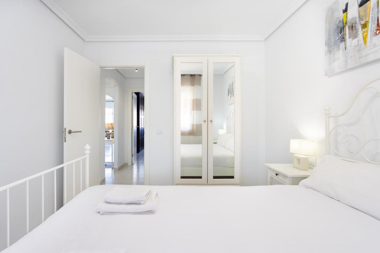 Black And White Apartment Free Wifi Los Cristianos  Luaran gambar